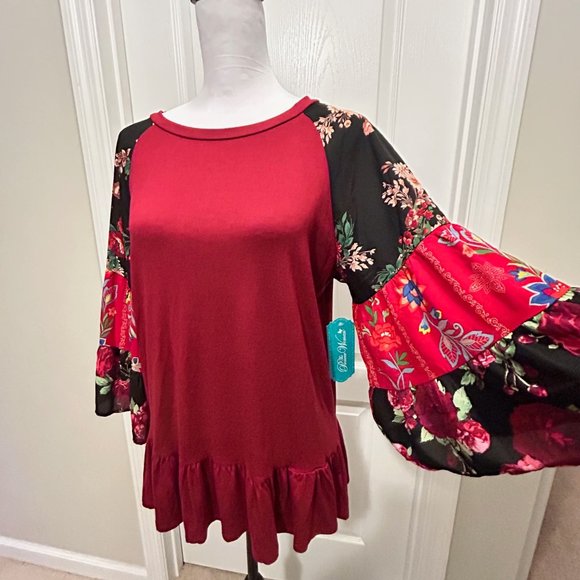 The Pioneer Woman Tops - NWT Pioneer Woman Top with Floral flowing sleeves. Size M